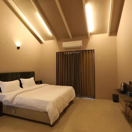 Isola Luxury Farm Suites Nashik Exterior photo