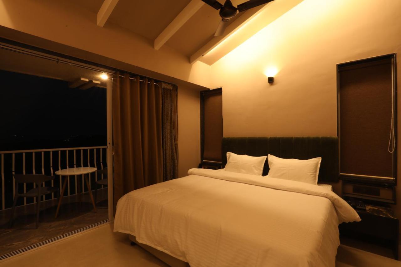 Isola Luxury Farm * Nashik